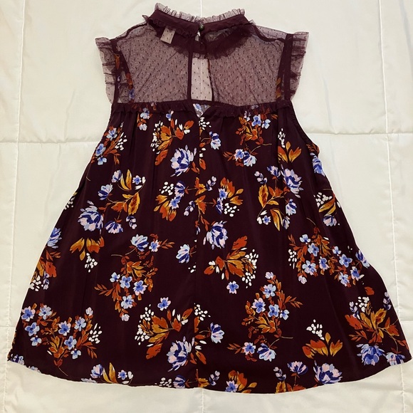 Arizona Jeans top. Size small. Button back closure. Floral burgundy color. - Picture 4 of 5